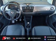 VOLKSWAGEN UP 1.0TSI CROSS 12V 2017/2018 V10 VEÍCULOS CAXIAS DO SUL / Carros no Vale