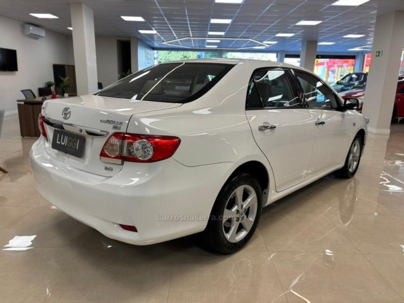 TOYOTA COROLLA 2.0 XEI 16V 2013/2014 LUIGGI AUTOMÓVEIS CARLOS BARBOSA / Carros no Vale TOYOTA COROLLA 2.0 XEI 16V 2013/2014 LUIGGI AUTOMÓVEIS CARLOS BARBOSA / Carros no Vale