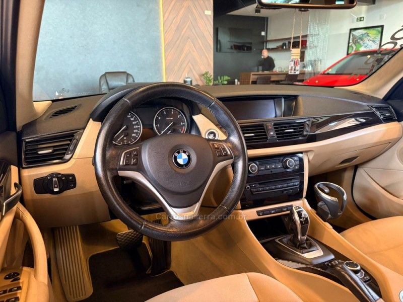 BMW X1 2.0 16V TURBO ACTIVEFLEX SDRIVE20I M SPORT 2013/2013 AUTOGRIF MOTORS CAMPO BOM / Carros no Vale
