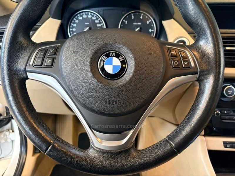 BMW X1 2.0 16V TURBO ACTIVEFLEX SDRIVE20I M SPORT 2013/2013 AUTOGRIF MOTORS CAMPO BOM / Carros no Vale
