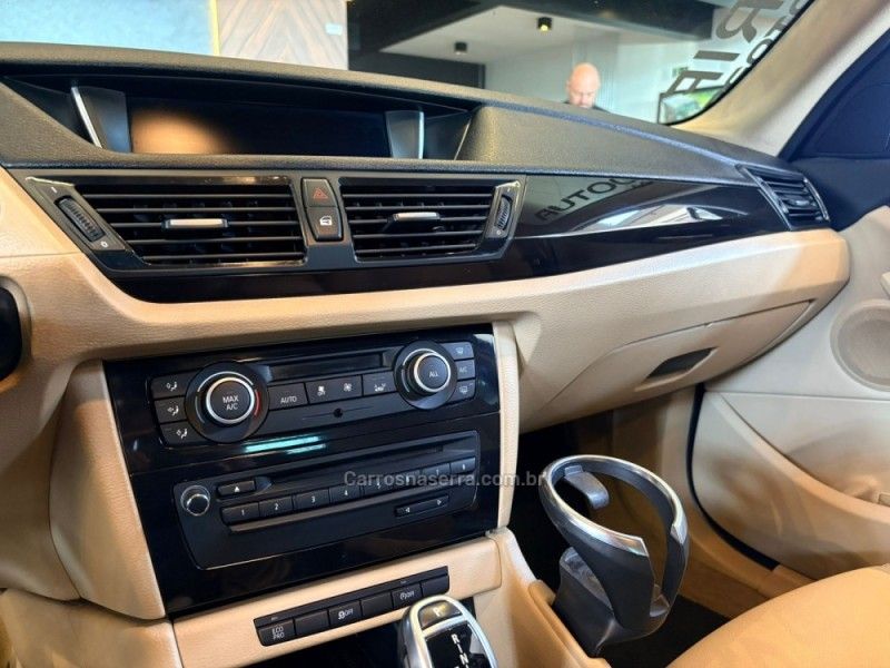 BMW X1 2.0 16V TURBO ACTIVEFLEX SDRIVE20I M SPORT 2013/2013 AUTOGRIF MOTORS CAMPO BOM / Carros no Vale