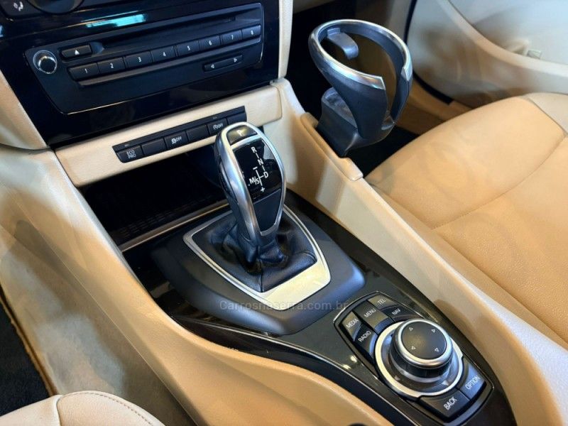 BMW X1 2.0 16V TURBO ACTIVEFLEX SDRIVE20I M SPORT 2013/2013 AUTOGRIF MOTORS CAMPO BOM / Carros no Vale