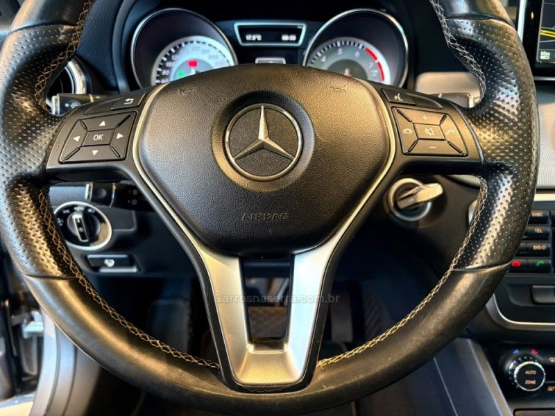 MERCEDES-BENZ GLA 200 1.6 CGI VISION BLACK EDITION 16V TURBO 2015/2015 AUTOGRIF MOTORS CAMPO BOM / Carros no Vale MERCEDES-BENZ GLA 200 1.6 CGI VISION BLACK EDITION 16V TURBO 2015/2015 AUTOGRIF MOTORS CAMPO BOM / Carros no Vale
