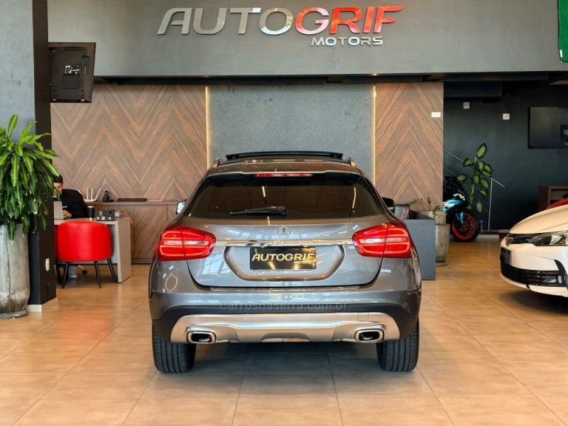 MERCEDES-BENZ GLA 200 1.6 CGI VISION BLACK EDITION 16V TURBO 2015/2015 AUTOGRIF MOTORS CAMPO BOM / Carros no Vale MERCEDES-BENZ GLA 200 1.6 CGI VISION BLACK EDITION 16V TURBO 2015/2015 AUTOGRIF MOTORS CAMPO BOM / Carros no Vale