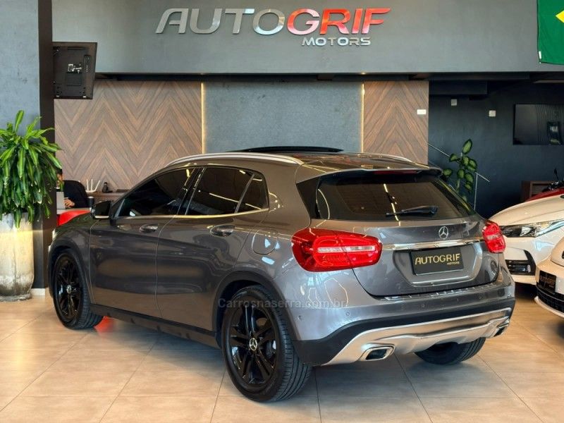 MERCEDES-BENZ GLA 200 1.6 CGI VISION BLACK EDITION 16V TURBO 2015/2015 AUTOGRIF MOTORS CAMPO BOM / Carros no Vale MERCEDES-BENZ GLA 200 1.6 CGI VISION BLACK EDITION 16V TURBO 2015/2015 AUTOGRIF MOTORS CAMPO BOM / Carros no Vale