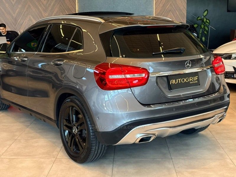 MERCEDES-BENZ GLA 200 1.6 CGI VISION BLACK EDITION 16V TURBO 2015/2015 AUTOGRIF MOTORS CAMPO BOM / Carros no Vale MERCEDES-BENZ GLA 200 1.6 CGI VISION BLACK EDITION 16V TURBO 2015/2015 AUTOGRIF MOTORS CAMPO BOM / Carros no Vale