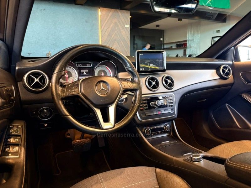 MERCEDES-BENZ GLA 200 1.6 CGI VISION BLACK EDITION 16V TURBO 2015/2015 AUTOGRIF MOTORS CAMPO BOM / Carros no Vale MERCEDES-BENZ GLA 200 1.6 CGI VISION BLACK EDITION 16V TURBO 2015/2015 AUTOGRIF MOTORS CAMPO BOM / Carros no Vale