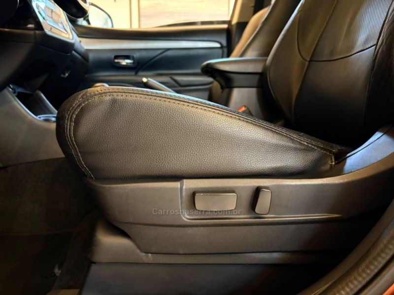 MITSUBISHI OUTLANDER 2.0 16V 2015/2015 AUTOGRIF MOTORS CAMPO BOM / Carros no Vale