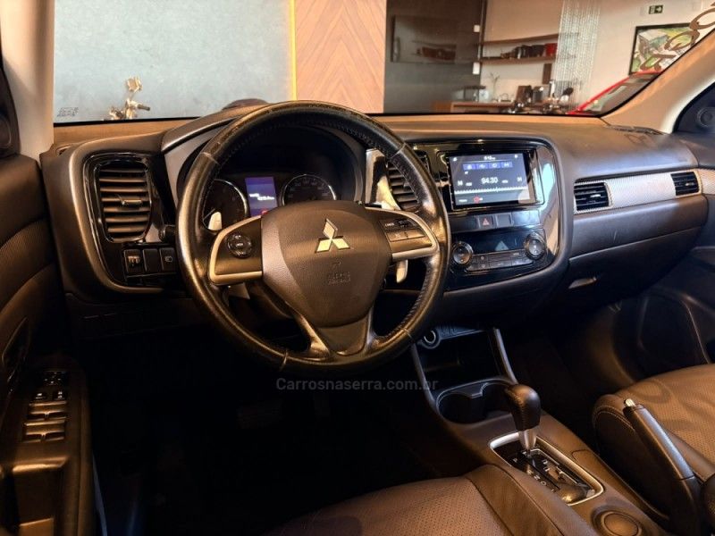 MITSUBISHI OUTLANDER 2.0 16V 2015/2015 AUTOGRIF MOTORS CAMPO BOM / Carros no Vale