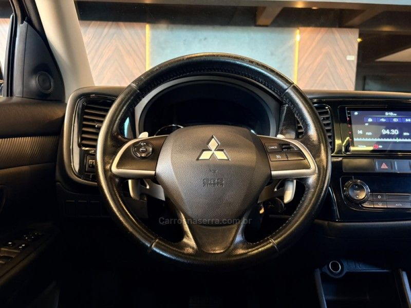 MITSUBISHI OUTLANDER 2.0 16V 2015/2015 AUTOGRIF MOTORS CAMPO BOM / Carros no Vale