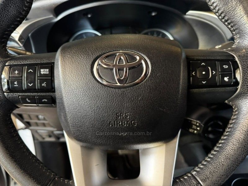TOYOTA HILUX 2.8 SRV 4X4 CD 16V 2017/2017 AUTOGRIF MOTORS CAMPO BOM / Carros no Vale