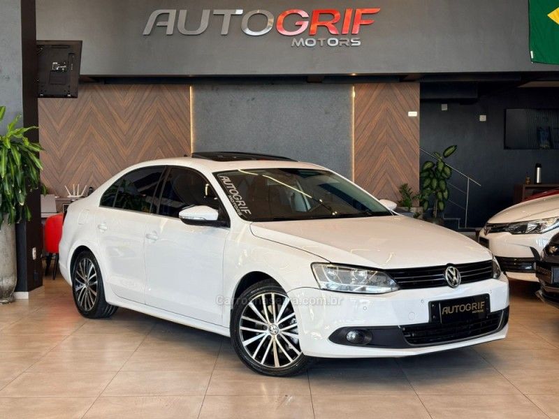 VOLKSWAGEN JETTA 2.0 TSI HIGHLINE 211CV TIPTRONIC 2014/2014 AUTOGRIF MOTORS CAMPO BOM / Carros no Vale VOLKSWAGEN JETTA 2.0 TSI HIGHLINE 211CV TIPTRONIC 2014/2014 AUTOGRIF MOTORS CAMPO BOM / Carros no Vale
