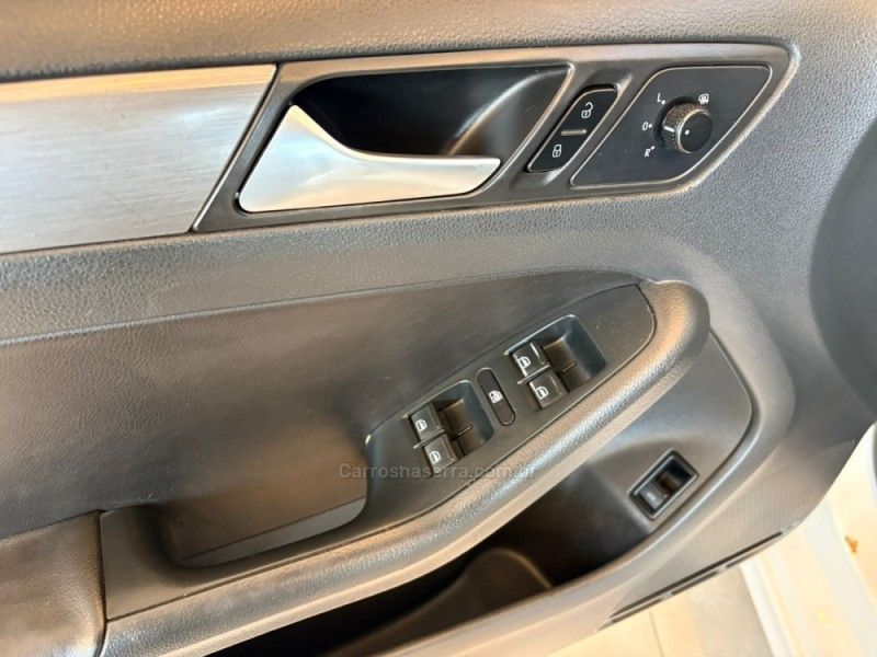 VOLKSWAGEN JETTA 2.0 TSI HIGHLINE 211CV TIPTRONIC 2014/2014 AUTOGRIF MOTORS CAMPO BOM / Carros no Vale VOLKSWAGEN JETTA 2.0 TSI HIGHLINE 211CV TIPTRONIC 2014/2014 AUTOGRIF MOTORS CAMPO BOM / Carros no Vale