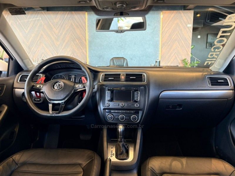 VOLKSWAGEN JETTA 2.0 TSI HIGHLINE 211CV TIPTRONIC 2014/2014 AUTOGRIF MOTORS CAMPO BOM / Carros no Vale VOLKSWAGEN JETTA 2.0 TSI HIGHLINE 211CV TIPTRONIC 2014/2014 AUTOGRIF MOTORS CAMPO BOM / Carros no Vale