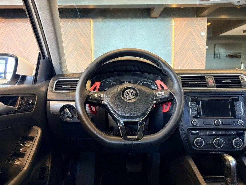 VOLKSWAGEN JETTA 2.0 TSI HIGHLINE 211CV TIPTRONIC 2014/2014 AUTOGRIF MOTORS CAMPO BOM / Carros no Vale VOLKSWAGEN JETTA 2.0 TSI HIGHLINE 211CV TIPTRONIC 2014/2014 AUTOGRIF MOTORS CAMPO BOM / Carros no Vale
