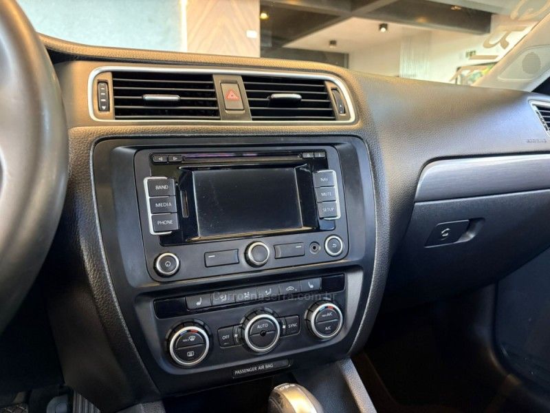 VOLKSWAGEN JETTA 2.0 TSI HIGHLINE 211CV TIPTRONIC 2014/2014 AUTOGRIF MOTORS CAMPO BOM / Carros no Vale VOLKSWAGEN JETTA 2.0 TSI HIGHLINE 211CV TIPTRONIC 2014/2014 AUTOGRIF MOTORS CAMPO BOM / Carros no Vale