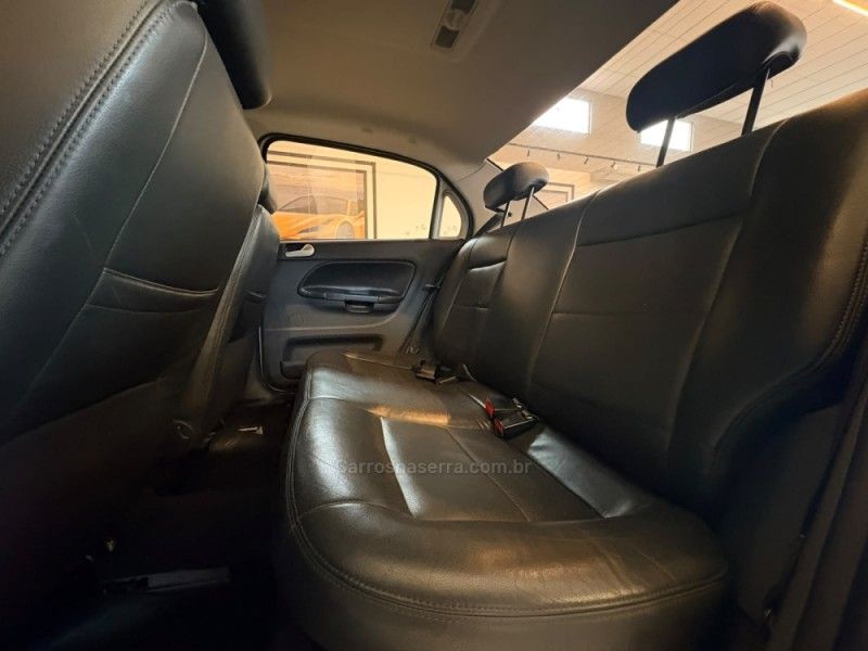 VOLKSWAGEN VOYAGE 1.6 MI TRENDLINE 8V 2016/2016 AUTOGRIF MOTORS CAMPO BOM / Carros no Vale VOLKSWAGEN VOYAGE 1.6 MI TRENDLINE 8V 2016/2016 AUTOGRIF MOTORS CAMPO BOM / Carros no Vale