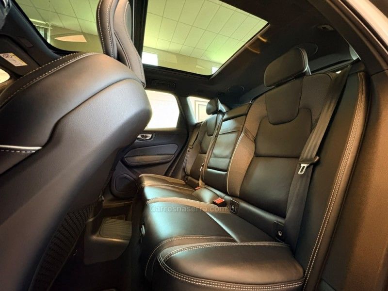 VOLVO XC60 2.0 T8 R DESIGN HYBRID 2020/2020 AUTOGRIF MOTORS CAMPO BOM / Carros no Vale VOLVO XC60 2.0 T8 R DESIGN HYBRID 2020/2020 AUTOGRIF MOTORS CAMPO BOM / Carros no Vale