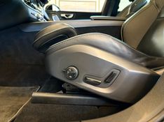 VOLVO XC60 2.0 T8 R DESIGN HYBRID 2020/2020 AUTOGRIF MOTORS CAMPO BOM / Carros no Vale