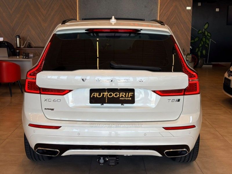 VOLVO XC60 2.0 T8 R DESIGN HYBRID 2020/2020 AUTOGRIF MOTORS CAMPO BOM / Carros no Vale VOLVO XC60 2.0 T8 R DESIGN HYBRID 2020/2020 AUTOGRIF MOTORS CAMPO BOM / Carros no Vale