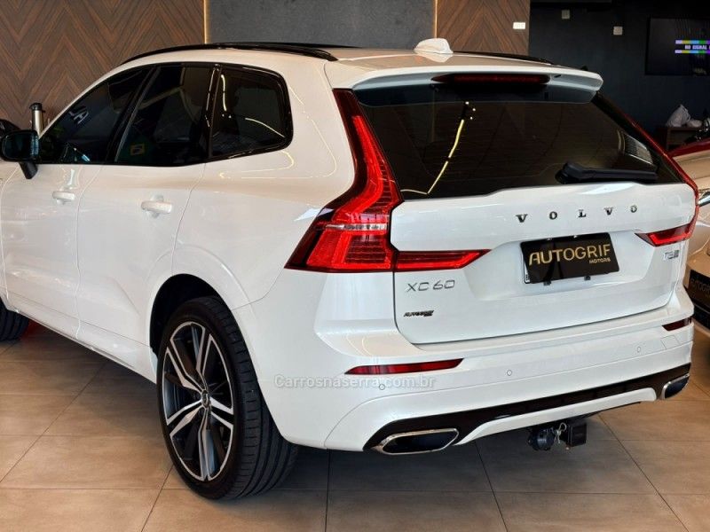 VOLVO XC60 2.0 T8 R DESIGN HYBRID 2020/2020 AUTOGRIF MOTORS CAMPO BOM / Carros no Vale VOLVO XC60 2.0 T8 R DESIGN HYBRID 2020/2020 AUTOGRIF MOTORS CAMPO BOM / Carros no Vale