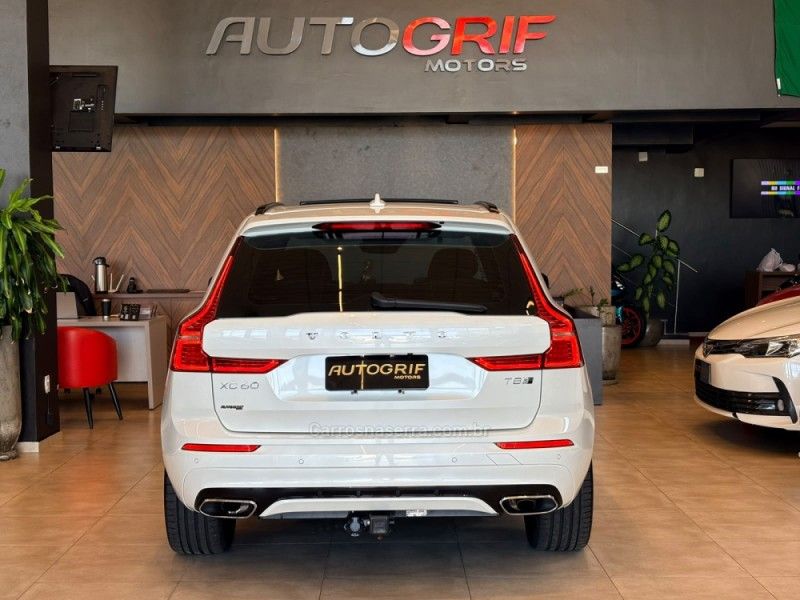 VOLVO XC60 2.0 T8 R DESIGN HYBRID 2020/2020 AUTOGRIF MOTORS CAMPO BOM / Carros no Vale VOLVO XC60 2.0 T8 R DESIGN HYBRID 2020/2020 AUTOGRIF MOTORS CAMPO BOM / Carros no Vale