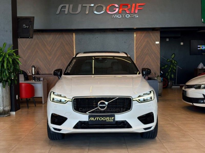 VOLVO XC60 2.0 T8 R DESIGN HYBRID 2020/2020 AUTOGRIF MOTORS CAMPO BOM / Carros no Vale VOLVO XC60 2.0 T8 R DESIGN HYBRID 2020/2020 AUTOGRIF MOTORS CAMPO BOM / Carros no Vale
