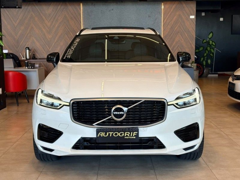 VOLVO XC60 2.0 T8 R DESIGN HYBRID 2020/2020 AUTOGRIF MOTORS CAMPO BOM / Carros no Vale VOLVO XC60 2.0 T8 R DESIGN HYBRID 2020/2020 AUTOGRIF MOTORS CAMPO BOM / Carros no Vale