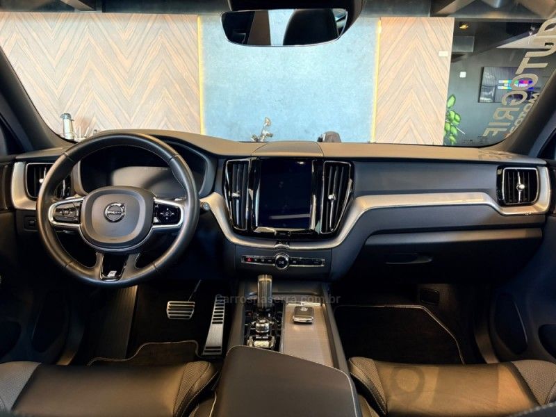 VOLVO XC60 2.0 T8 R DESIGN HYBRID 2020/2020 AUTOGRIF MOTORS CAMPO BOM / Carros no Vale VOLVO XC60 2.0 T8 R DESIGN HYBRID 2020/2020 AUTOGRIF MOTORS CAMPO BOM / Carros no Vale