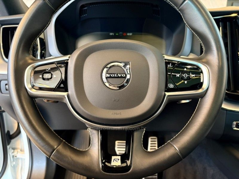 VOLVO XC60 2.0 T8 R DESIGN HYBRID 2020/2020 AUTOGRIF MOTORS CAMPO BOM / Carros no Vale VOLVO XC60 2.0 T8 R DESIGN HYBRID 2020/2020 AUTOGRIF MOTORS CAMPO BOM / Carros no Vale