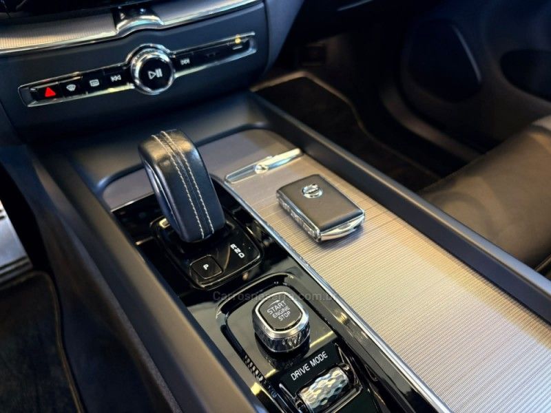 VOLVO XC60 2.0 T8 R DESIGN HYBRID 2020/2020 AUTOGRIF MOTORS CAMPO BOM / Carros no Vale VOLVO XC60 2.0 T8 R DESIGN HYBRID 2020/2020 AUTOGRIF MOTORS CAMPO BOM / Carros no Vale