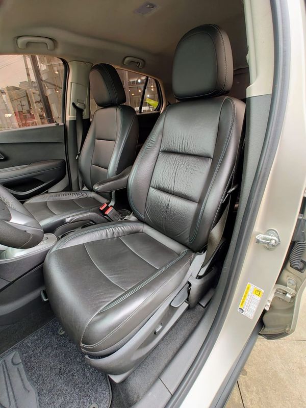 CHEVROLET TRACKER LTZ 1.8 16V 4×2 2015/2015 RENNER AUTOMÓVEIS LAJEADO / Carros no Vale