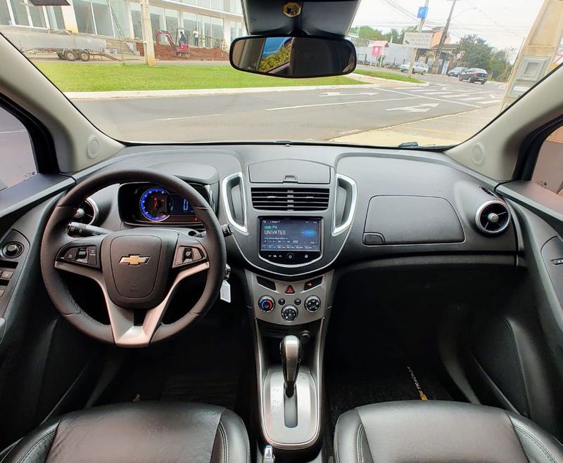 CHEVROLET TRACKER LTZ 1.8 16V 4×2 2015/2015 RENNER AUTOMÓVEIS LAJEADO / Carros no Vale