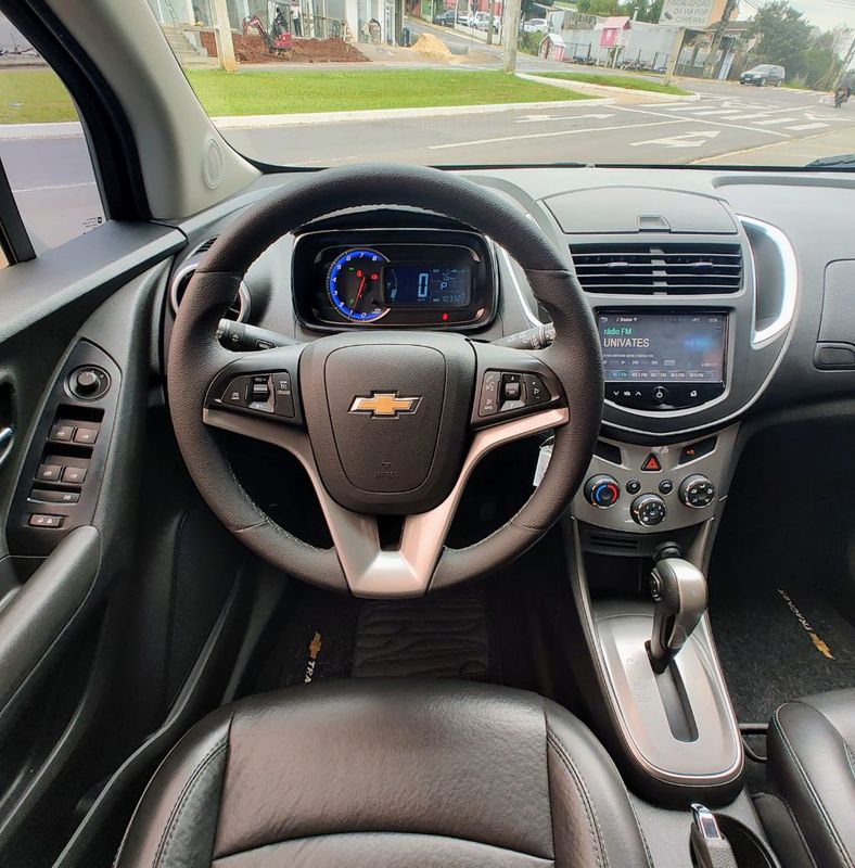 CHEVROLET TRACKER LTZ 1.8 16V 4×2 2015/2015 RENNER AUTOMÓVEIS LAJEADO / Carros no Vale