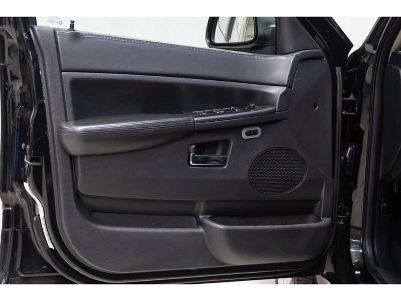 JEEP GRAND CHEROKEE 5.7 LIMITED HEMI 4X4 V8 16V 2006/2006 PASTORE CAR COLLECTION BENTO GONÇALVES / Carros no Vale JEEP GRAND CHEROKEE 5.7 LIMITED HEMI 4X4 V8 16V 2006/2006 PASTORE CAR COLLECTION BENTO GONÇALVES / Carros no Vale