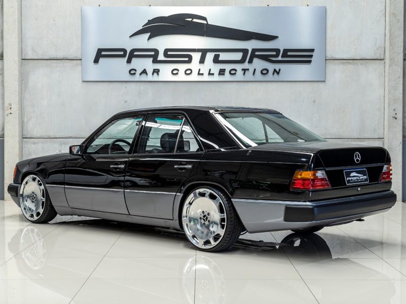 MERCEDES-BENZ E 200 2.0 CLASSIC 1993/1993 PASTORE CAR COLLECTION BENTO GONÇALVES / Carros no Vale MERCEDES-BENZ E 200 2.0 CLASSIC 1993/1993 PASTORE CAR COLLECTION BENTO GONÇALVES / Carros no Vale