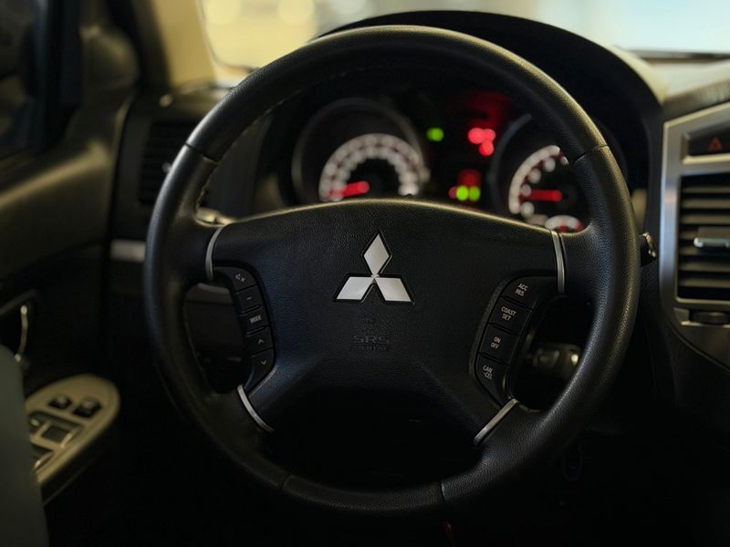 MITSUBISHI PAJERO FULL 3.2 HPE 4X4 16V TURBO INTERCOOLER 2014/2015 LEHMEN VEÍCULOS VENÂNCIO AIRES / Carros no Vale