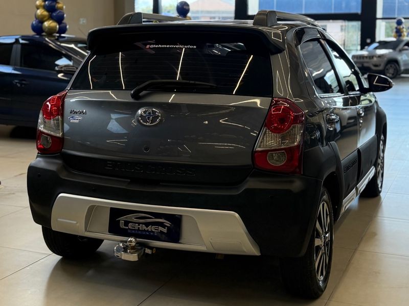 TOYOTA ETIOS CROSS 1.5 16V 2014/2015 LEHMEN VEÍCULOS VENÂNCIO AIRES / Carros no Vale