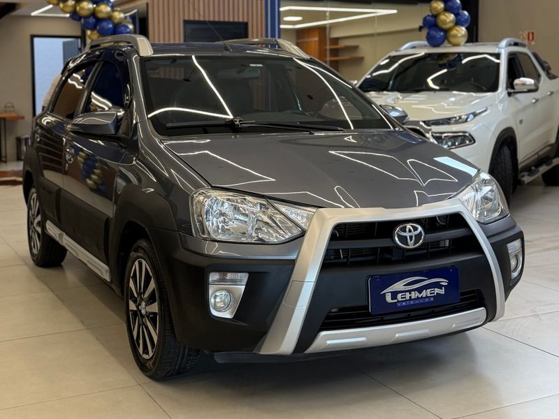 TOYOTA ETIOS CROSS 1.5 16V 2014/2015 LEHMEN VEÍCULOS VENÂNCIO AIRES / Carros no Vale