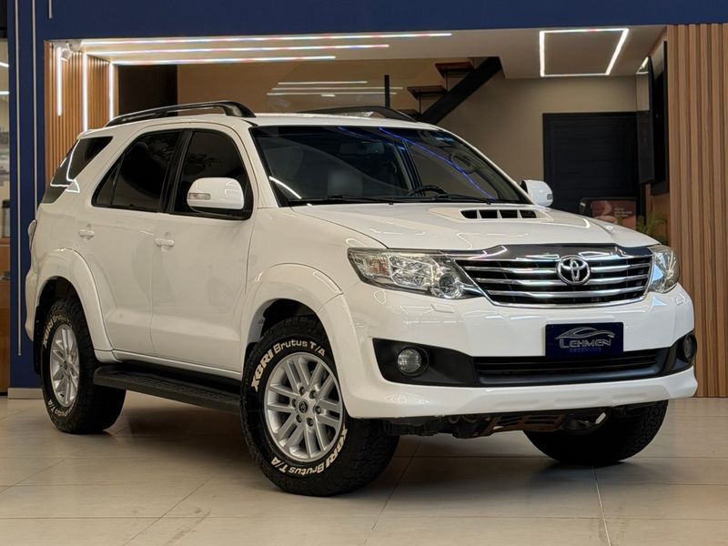 TOYOTA HILUX 3.0 SRV 4X4 CD 16V TURBO INTERCOOLER 2012/2013 LEHMEN VEÍCULOS VENÂNCIO AIRES / Carros no Vale