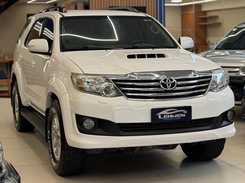 TOYOTA HILUX 3.0 SRV 4X4 CD 16V TURBO INTERCOOLER 2012/2013 LEHMEN VEÍCULOS VENÂNCIO AIRES / Carros no Vale