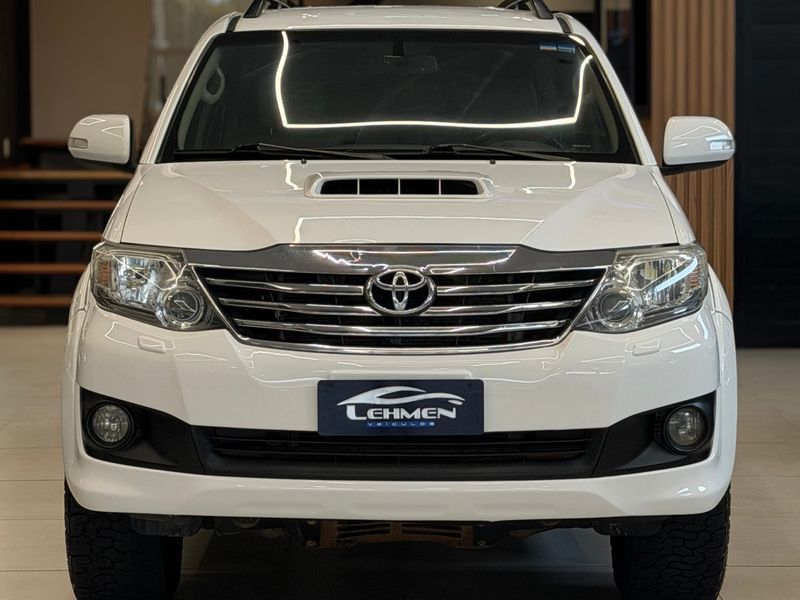 TOYOTA HILUX 3.0 SRV 4X4 CD 16V TURBO INTERCOOLER 2012/2013 LEHMEN VEÍCULOS VENÂNCIO AIRES / Carros no Vale