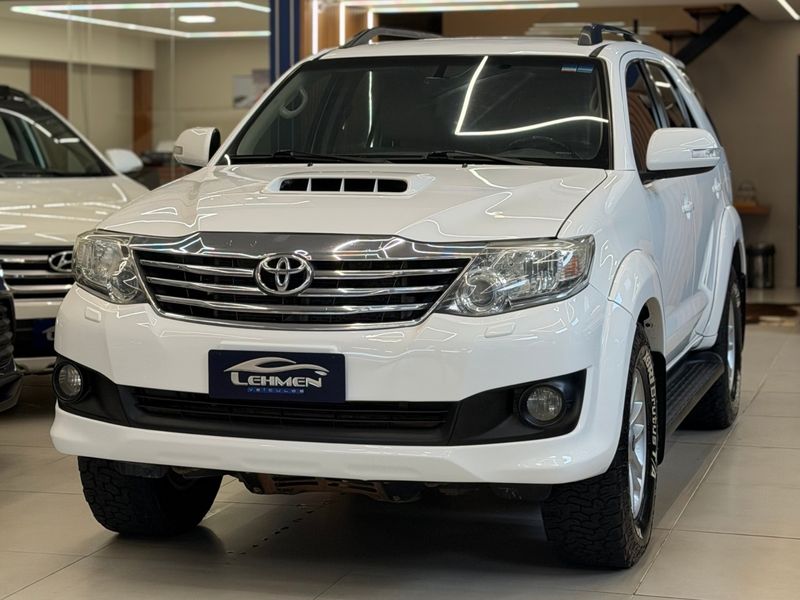 TOYOTA HILUX 3.0 SRV 4X4 CD 16V TURBO INTERCOOLER 2012/2013 LEHMEN VEÍCULOS VENÂNCIO AIRES / Carros no Vale
