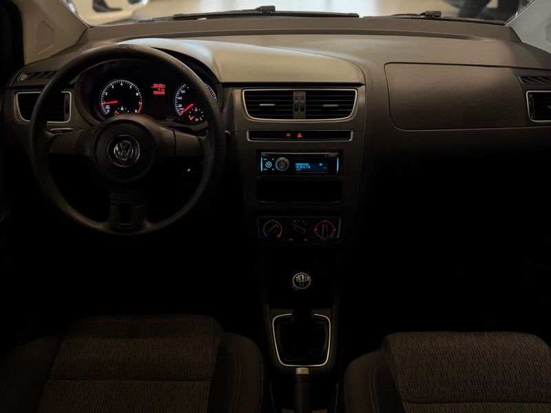 VOLKSWAGEN FOX 1.0 MI 8V 2013/2014 LEHMEN VEÍCULOS VENÂNCIO AIRES / Carros no Vale