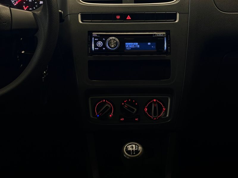 VOLKSWAGEN FOX 1.0 MI 8V 2013/2014 LEHMEN VEÍCULOS VENÂNCIO AIRES / Carros no Vale