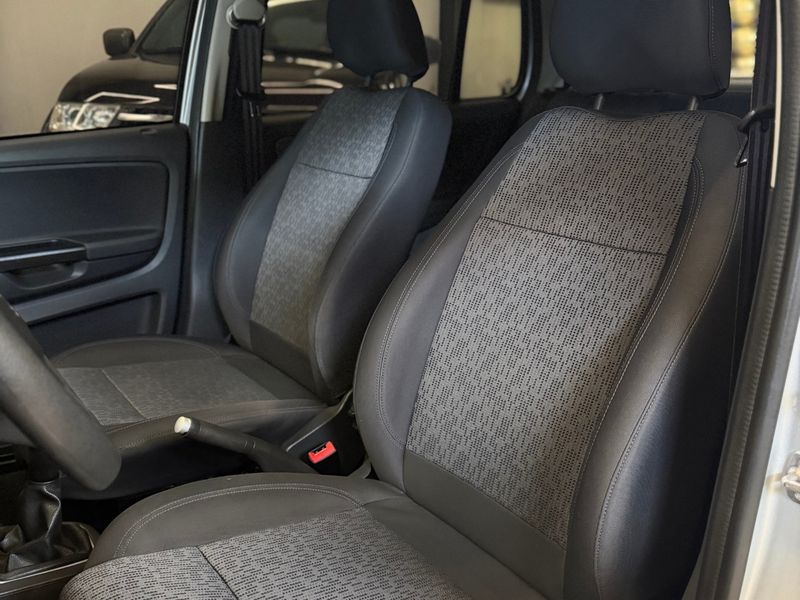 VOLKSWAGEN FOX 1.0 MI 8V 2013/2014 LEHMEN VEÍCULOS VENÂNCIO AIRES / Carros no Vale