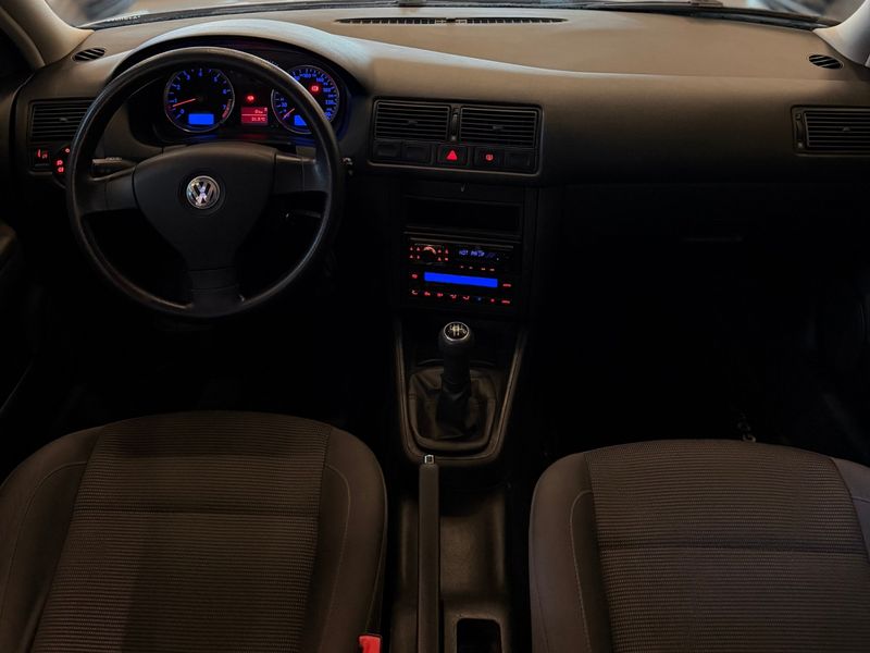 VOLKSWAGEN GOLF 1.6 MI 8V 2009/2010 LEHMEN VEÍCULOS VENÂNCIO AIRES / Carros no Vale