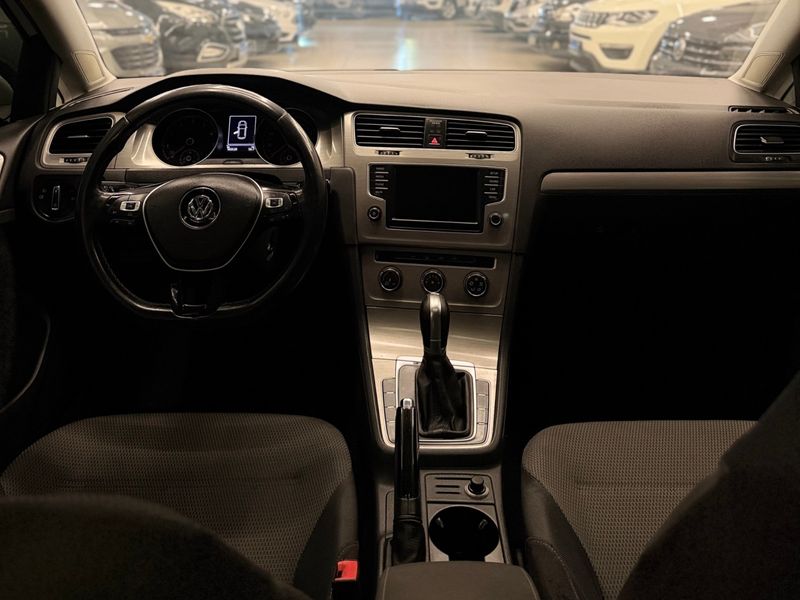 VOLKSWAGEN GOLF 1.6 MSI COMFORTLINE 16V TOTAL TIPTRONIC 2015/2016 LEHMEN VEÍCULOS VENÂNCIO AIRES / Carros no Vale