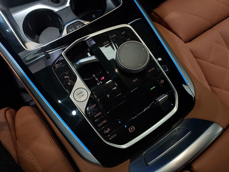 BMW X5 3.0 I6 TURBO HÍBRIDO XDRIVE50E M SPORT AUTOMÁTICO 2025/2025 BETIOLO NOVOS E SEMINOVOS LAJEADO / Carros no Vale