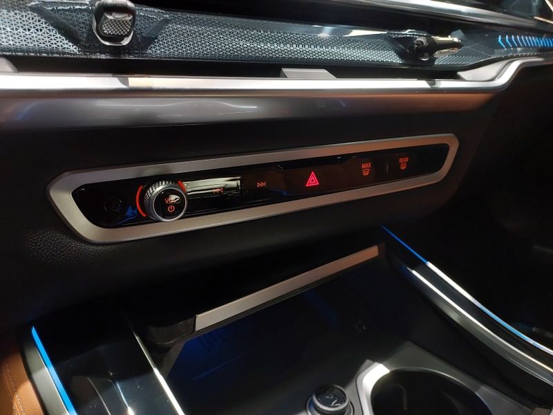 BMW X5 3.0 I6 TURBO HÍBRIDO XDRIVE50E M SPORT AUTOMÁTICO 2025/2025 BETIOLO NOVOS E SEMINOVOS LAJEADO / Carros no Vale